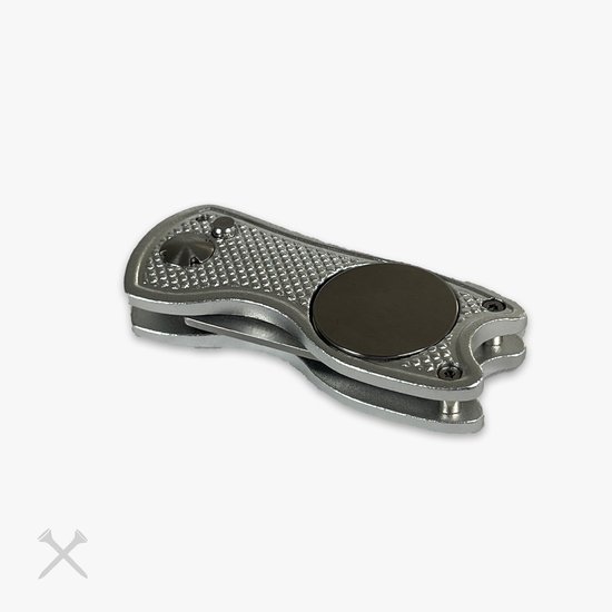 Golftrends Metalen Pitchfork  - Golfaccessoires - Golf Green Repair - Inclusief Marker van Golftrends