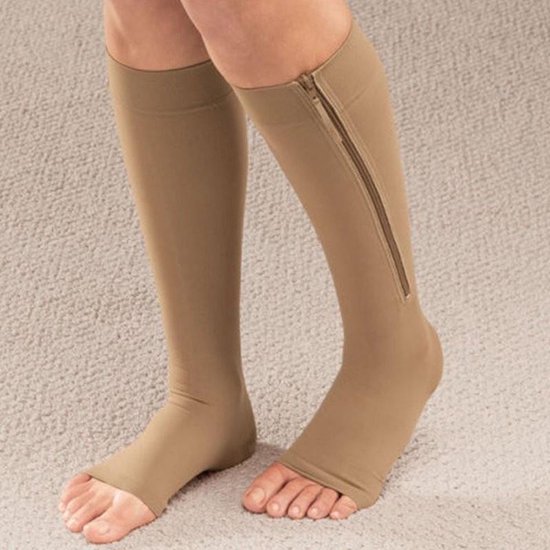 New Age Devi - 2 PAAR Compressiekousen met RITS - Steunkousen - Vliegtuigsokken - Reiskousen - Compressie sokken met ritssluiting - Beige - S/M - 2 Paar - Voor op reis, vakantie en bij etalagebenen - Verbeterde bloedcirculatie en vochtafdrijving van New Age Devi